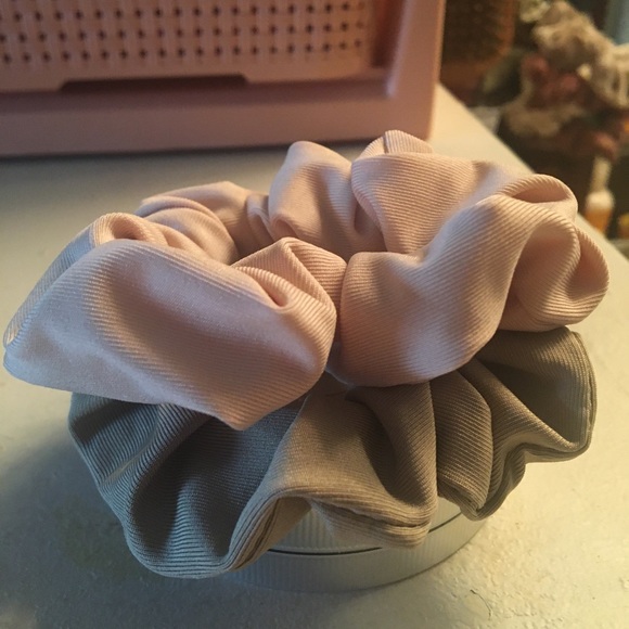 Pastel colored Hairtyes. Both are originally bought from whole foods. HQ - Picture 2 of 7